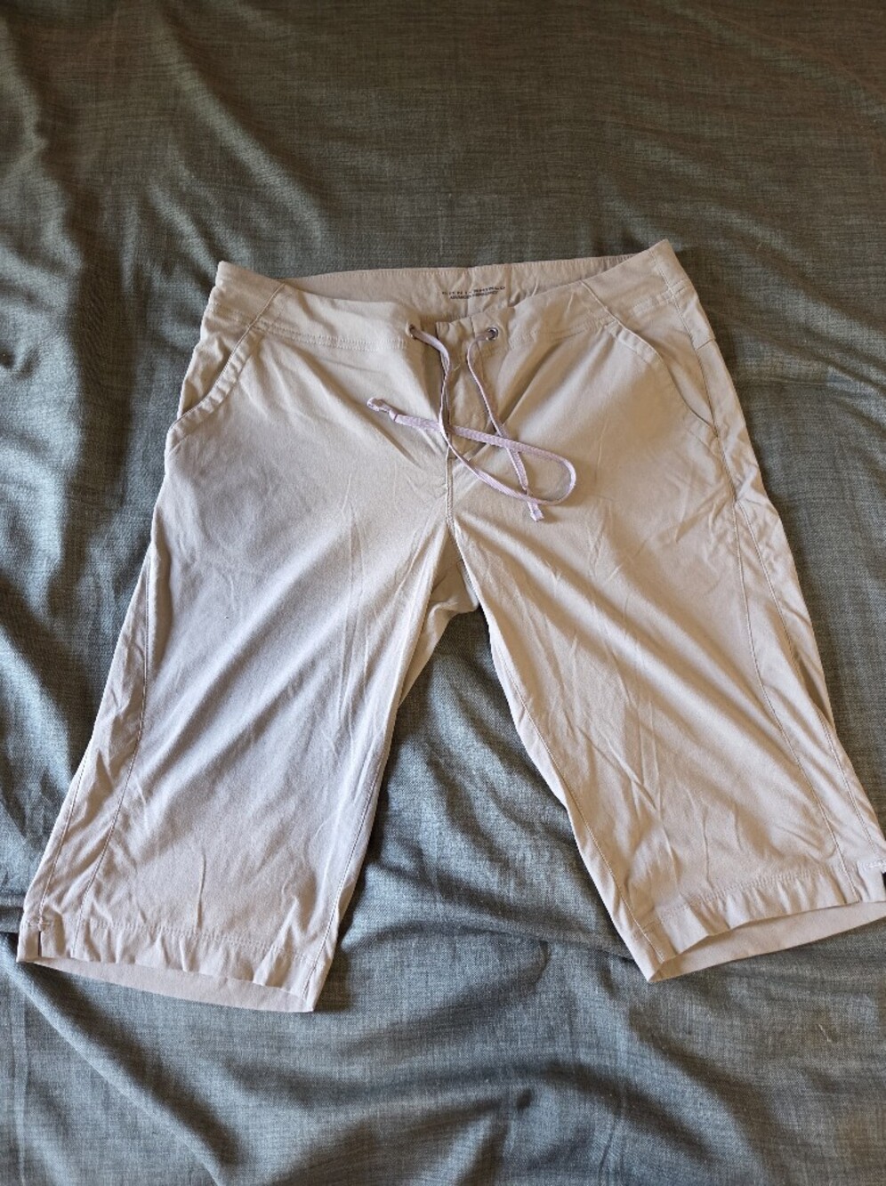 Columbia Long Length Shorts Size 8